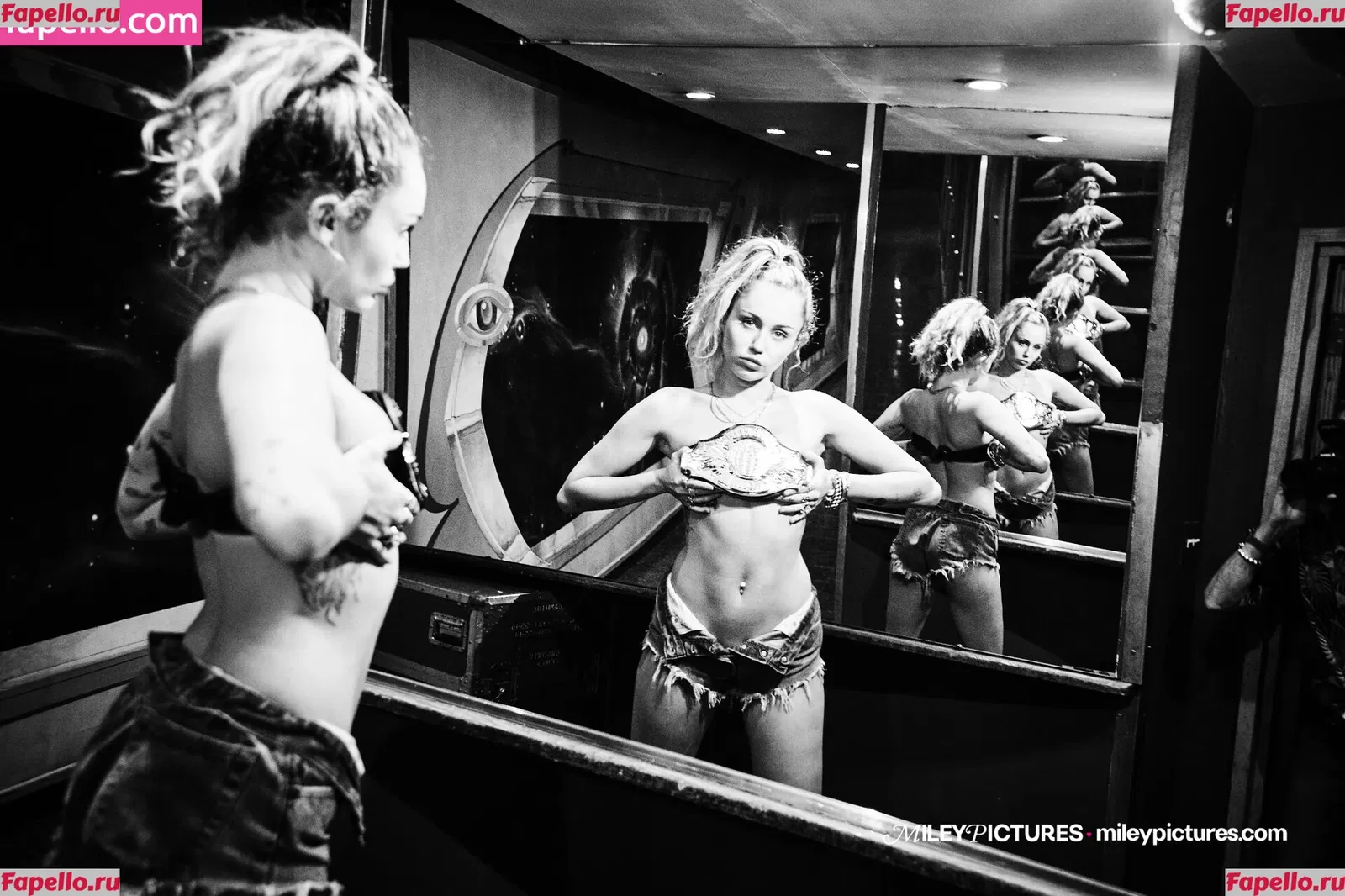 Miley Cyrus Onlyfans Photo Gallery 