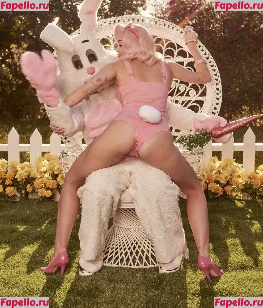 Miley Cyrus Onlyfans Photo Gallery 