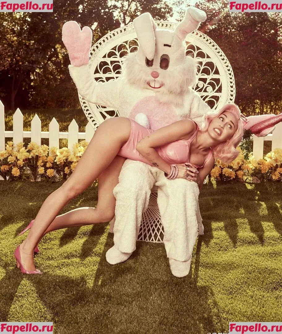 Miley Cyrus Onlyfans Photo Gallery 