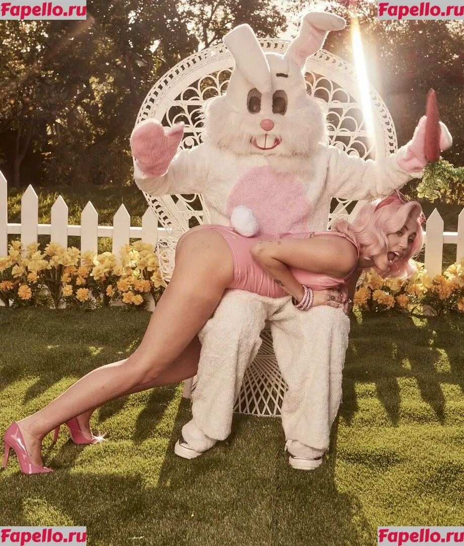 Miley Cyrus Onlyfans Photo Gallery 