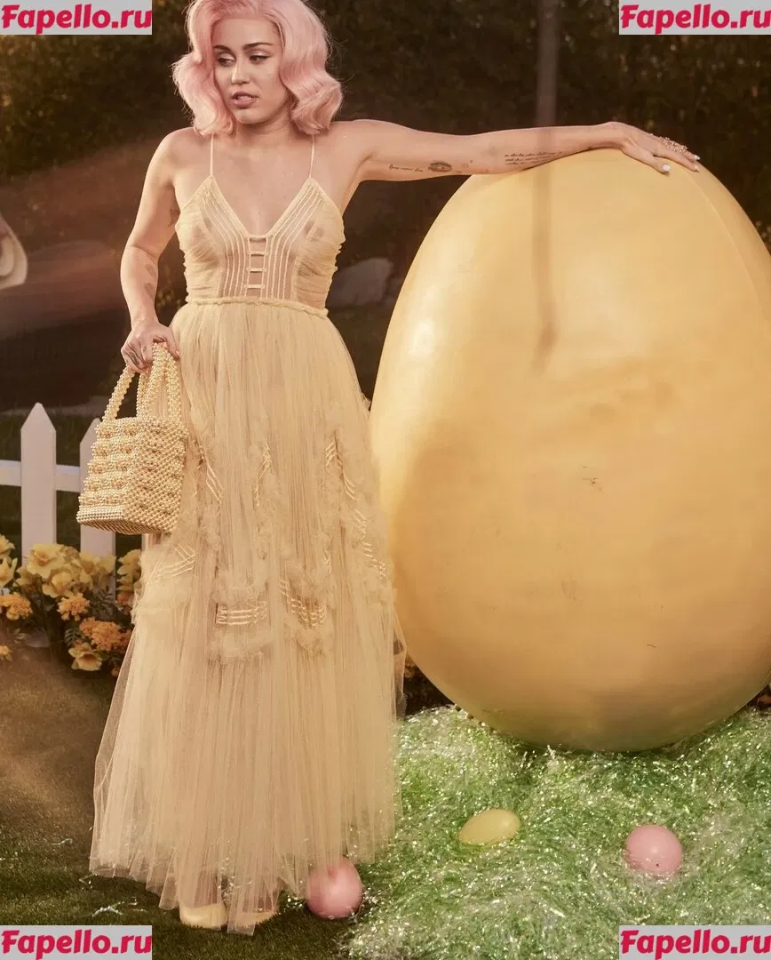 Miley Cyrus Onlyfans Photo Gallery 