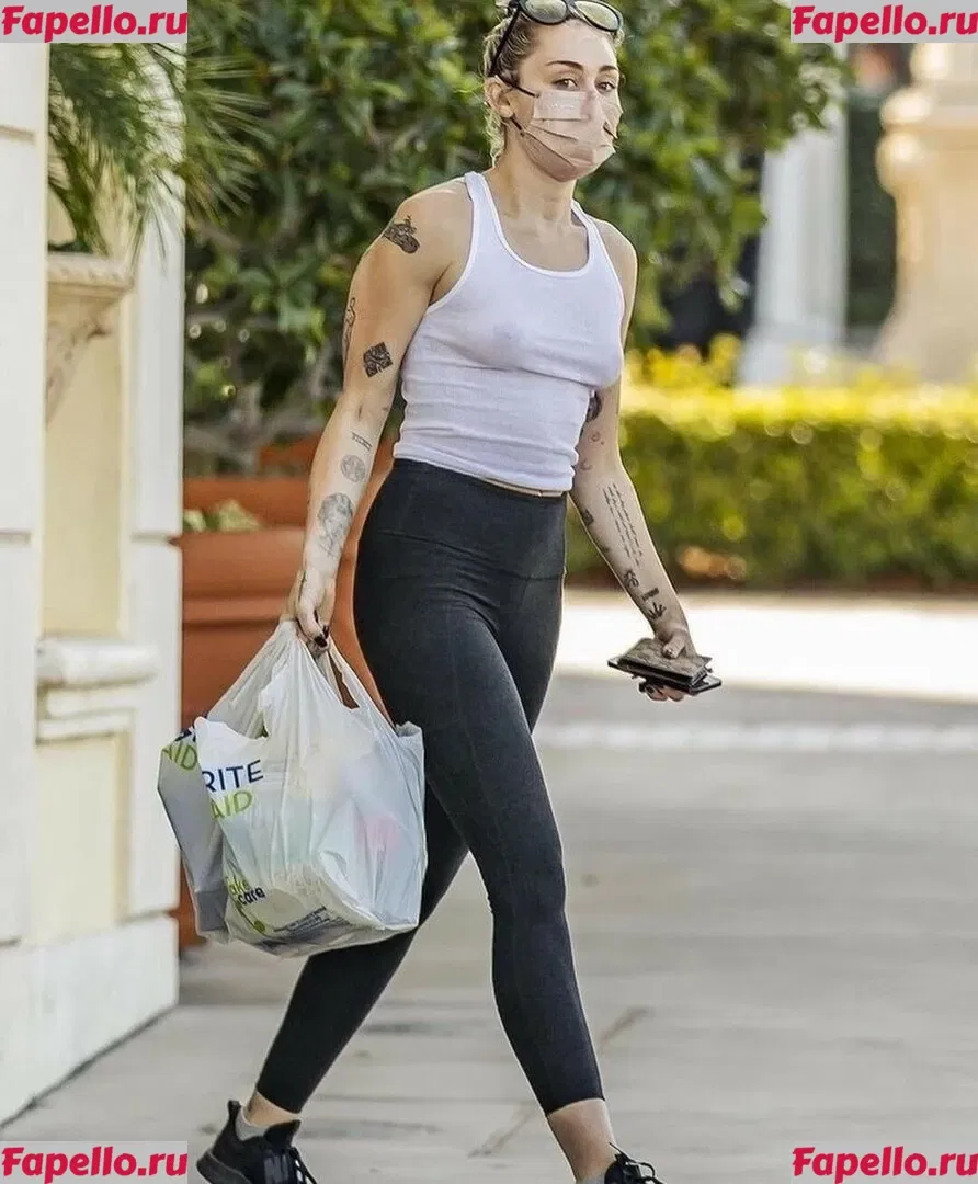 Miley Cyrus Onlyfans Photo Gallery 
