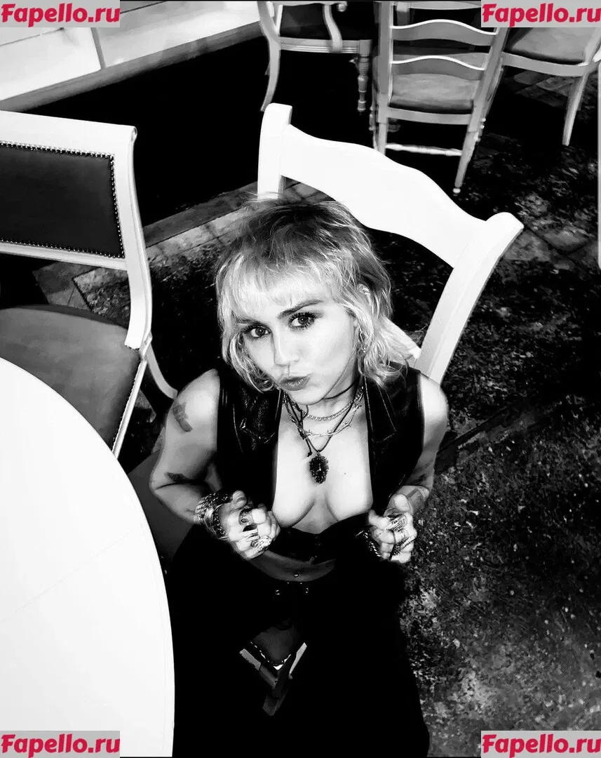 Miley Cyrus Onlyfans Photo Gallery 