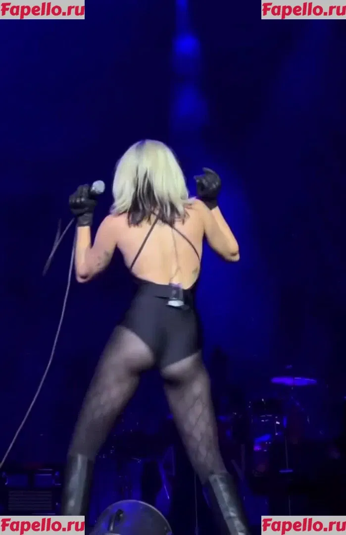 Miley Cyrus Onlyfans Photo Gallery 