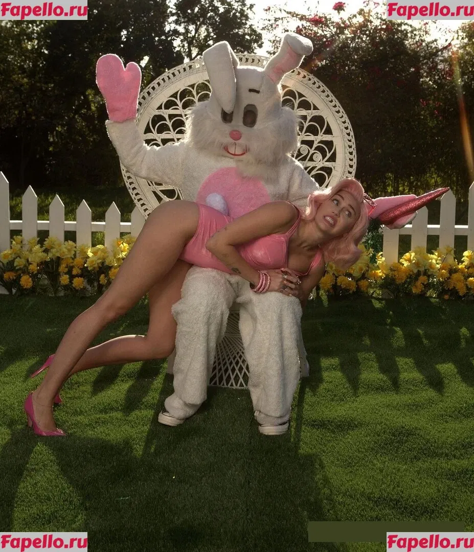 Miley Cyrus Onlyfans Photo Gallery 