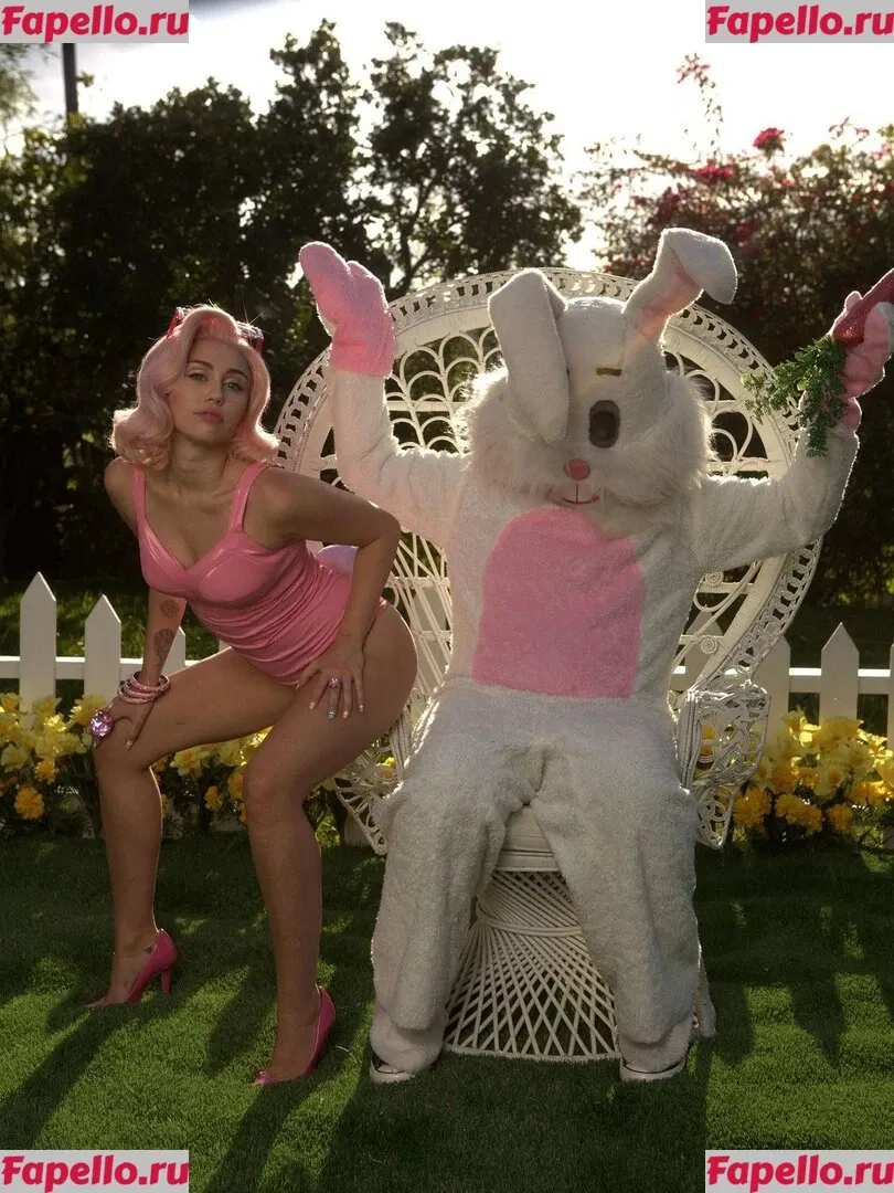 Miley Cyrus Onlyfans Photo Gallery 