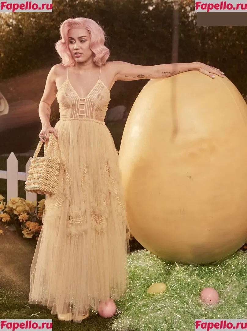 Miley Cyrus Onlyfans Photo Gallery 