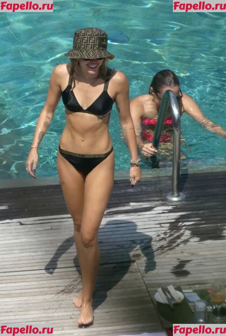 Miley Cyrus Onlyfans Photo Gallery 