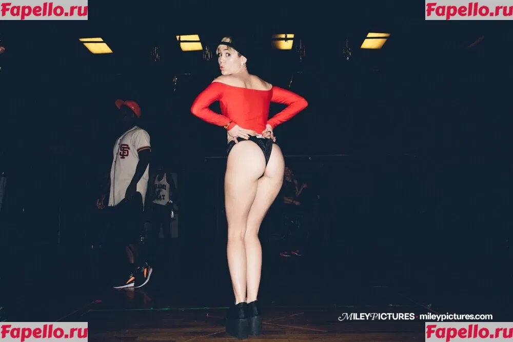 Miley Cyrus Onlyfans Photo Gallery 