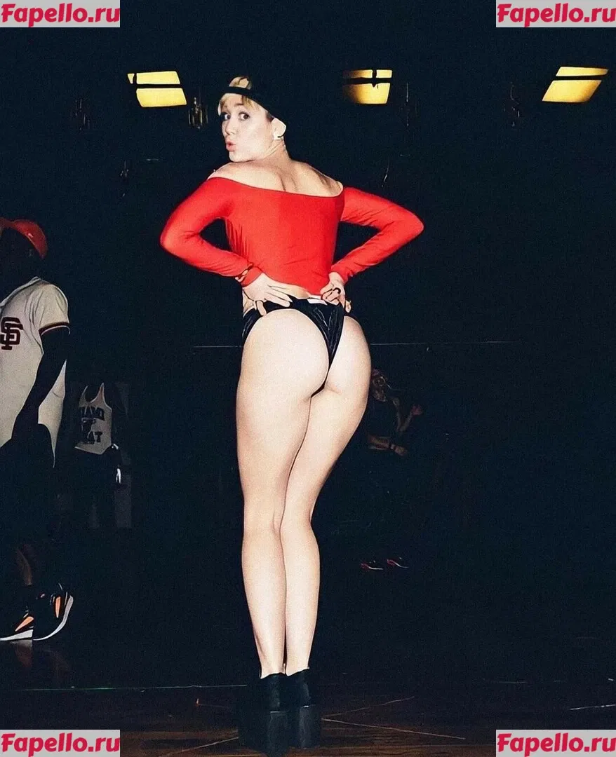 Miley Cyrus Onlyfans Photo Gallery 