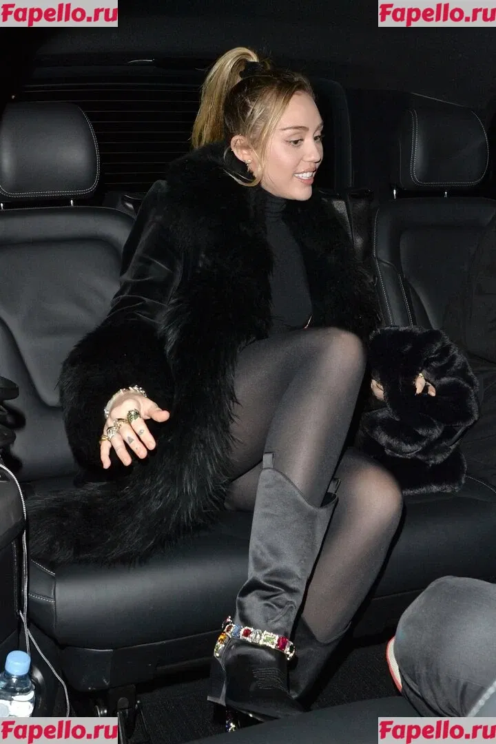 Miley Cyrus Onlyfans Photo Gallery 