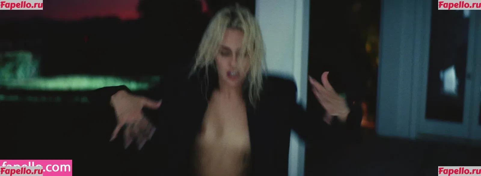 Miley Cyrus Onlyfans Photo Gallery 
