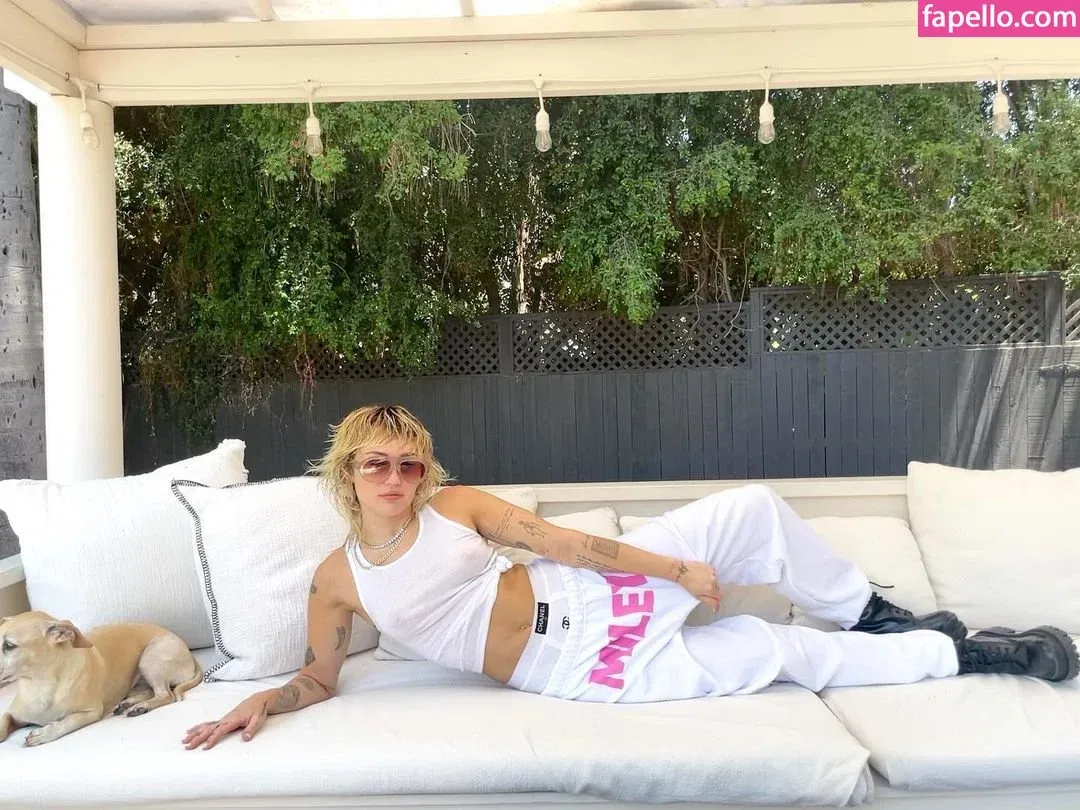 Miley Cyrus Onlyfans Photo Gallery 