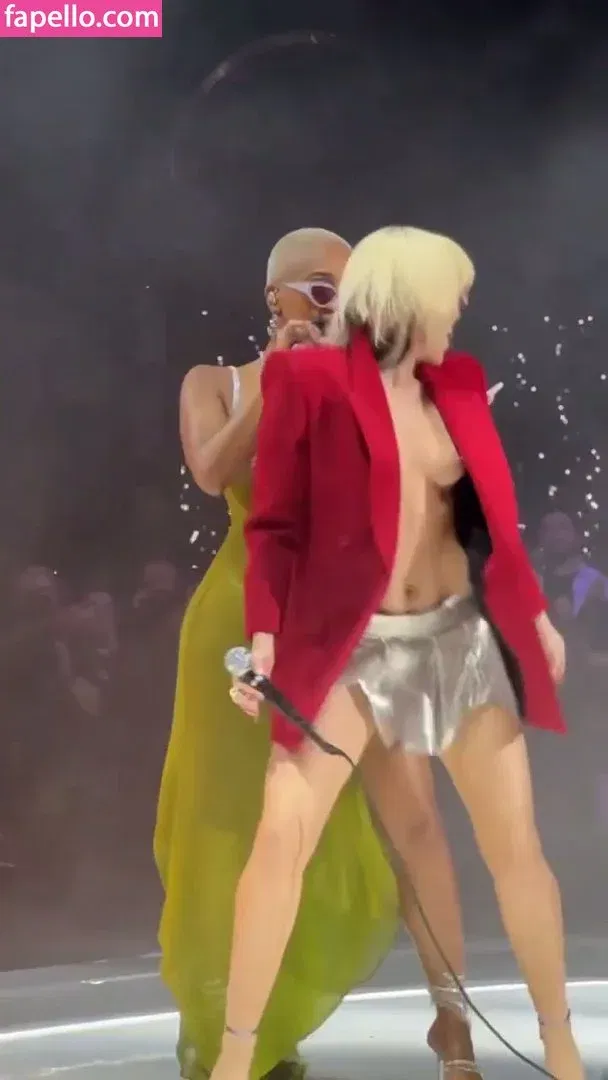 Miley Cyrus Onlyfans Photo Gallery 