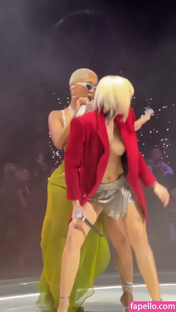 Miley Cyrus Onlyfans Photo Gallery 