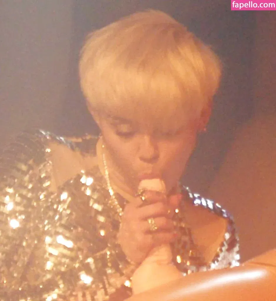 Miley Cyrus Onlyfans Photo Gallery 