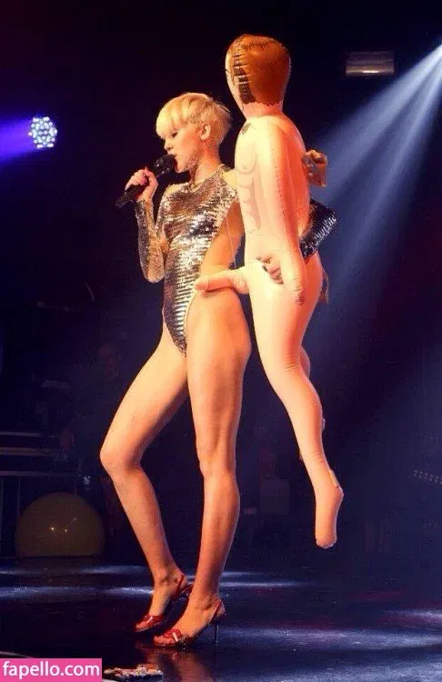 Miley Cyrus Onlyfans Photo Gallery 