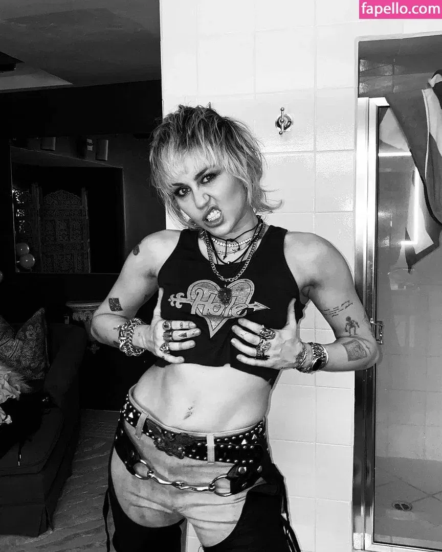 Miley Cyrus Onlyfans Photo Gallery 