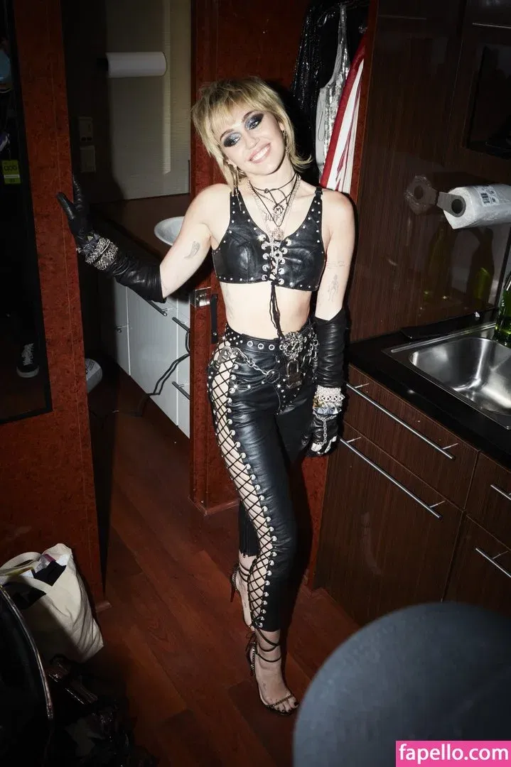 Miley Cyrus Onlyfans Photo Gallery 