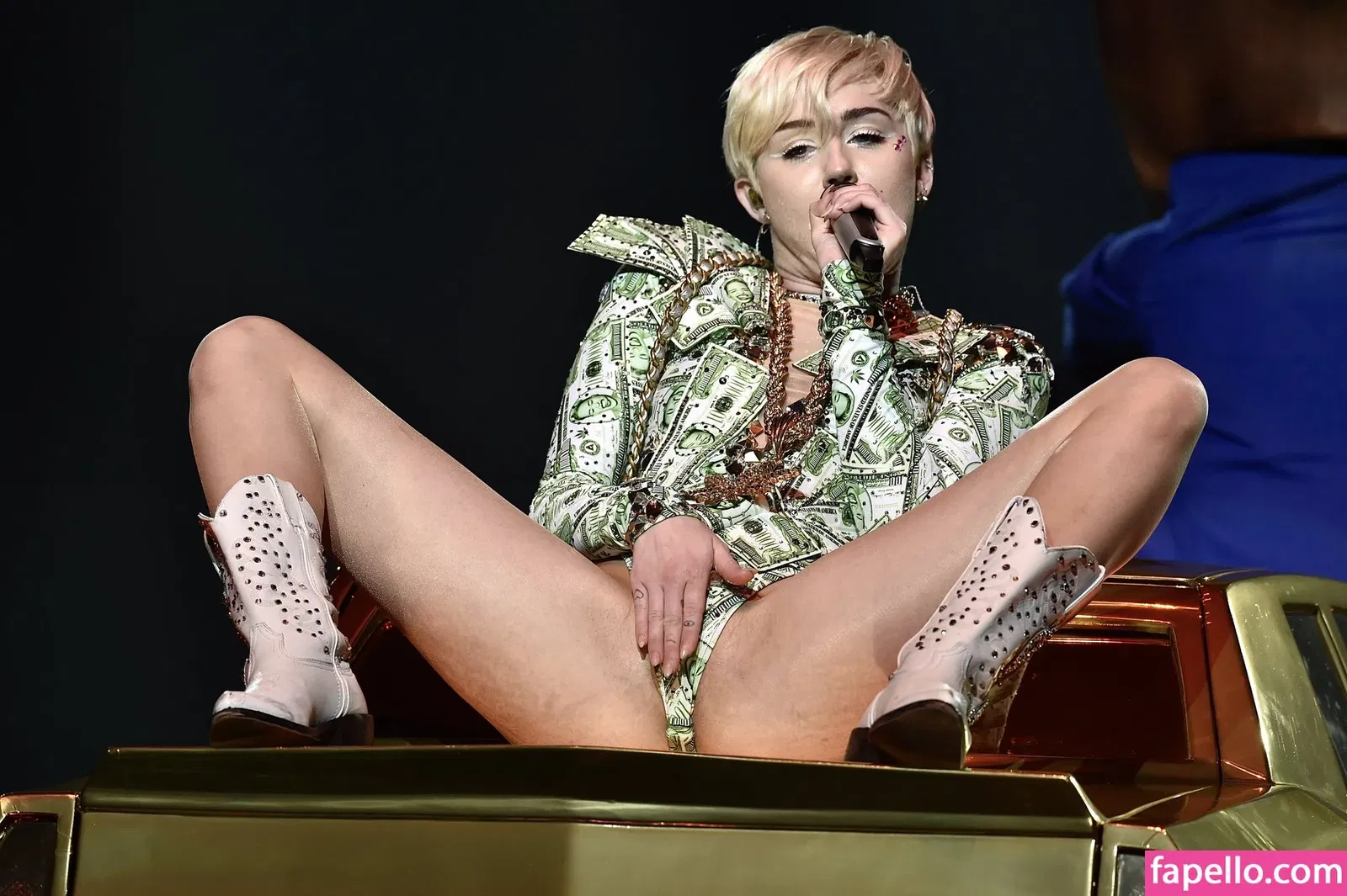 Miley Cyrus Onlyfans Photo Gallery 