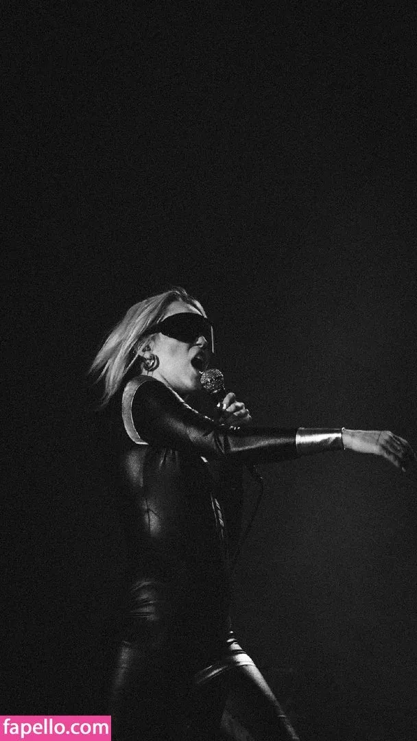 Miley Cyrus Onlyfans Photo Gallery 