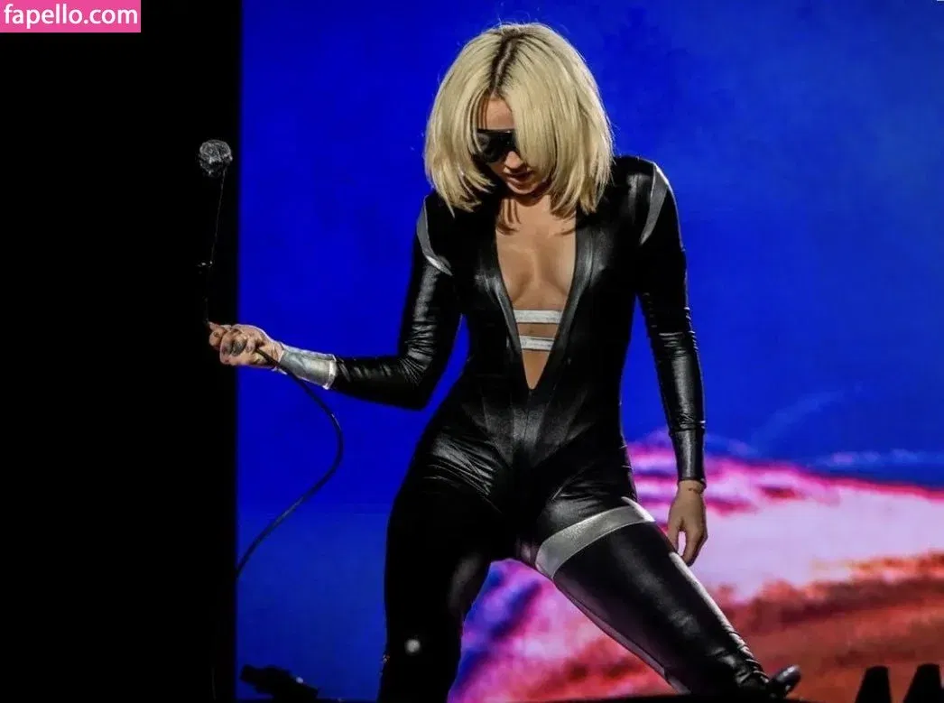 Miley Cyrus Onlyfans Photo Gallery 