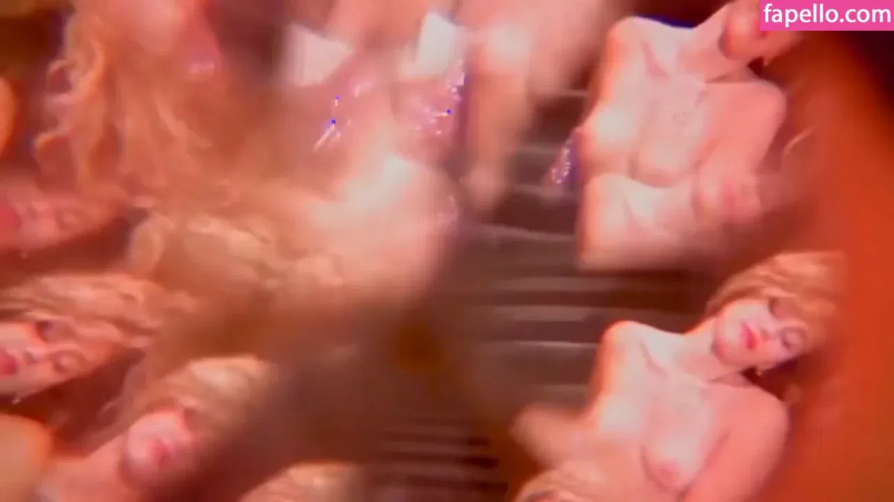 Miley Cyrus Onlyfans Photo Gallery 