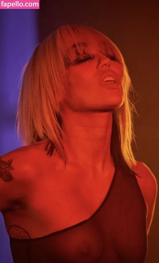 Miley Cyrus Onlyfans Photo Gallery 