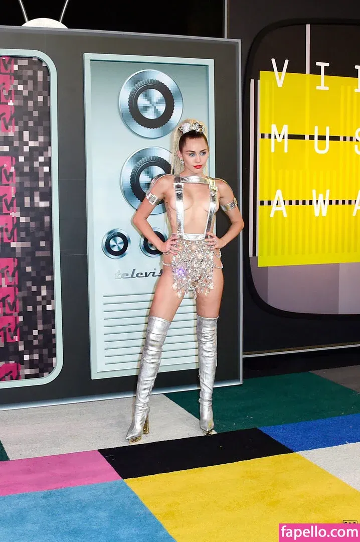 Miley Cyrus Onlyfans Photo Gallery 