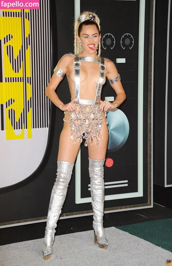 Miley Cyrus Onlyfans Photo Gallery 