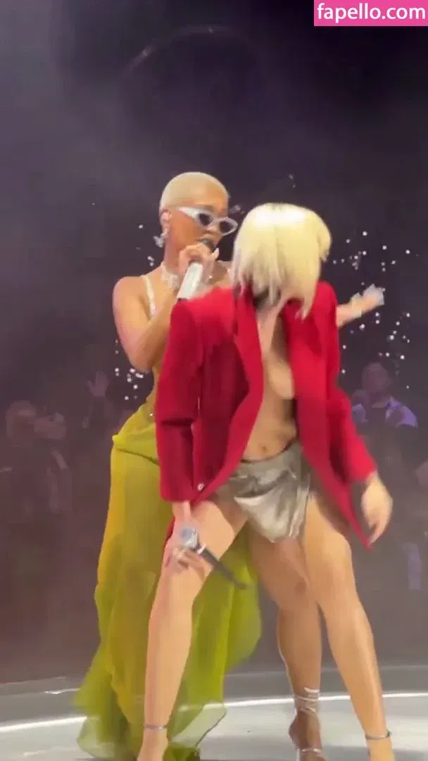 Miley Cyrus Onlyfans Photo Gallery 