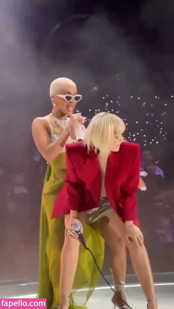 Miley Cyrus Onlyfans Photo Gallery 