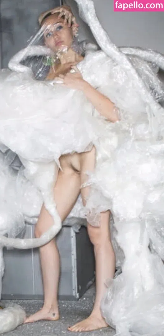 Miley Cyrus Onlyfans Photo Gallery 