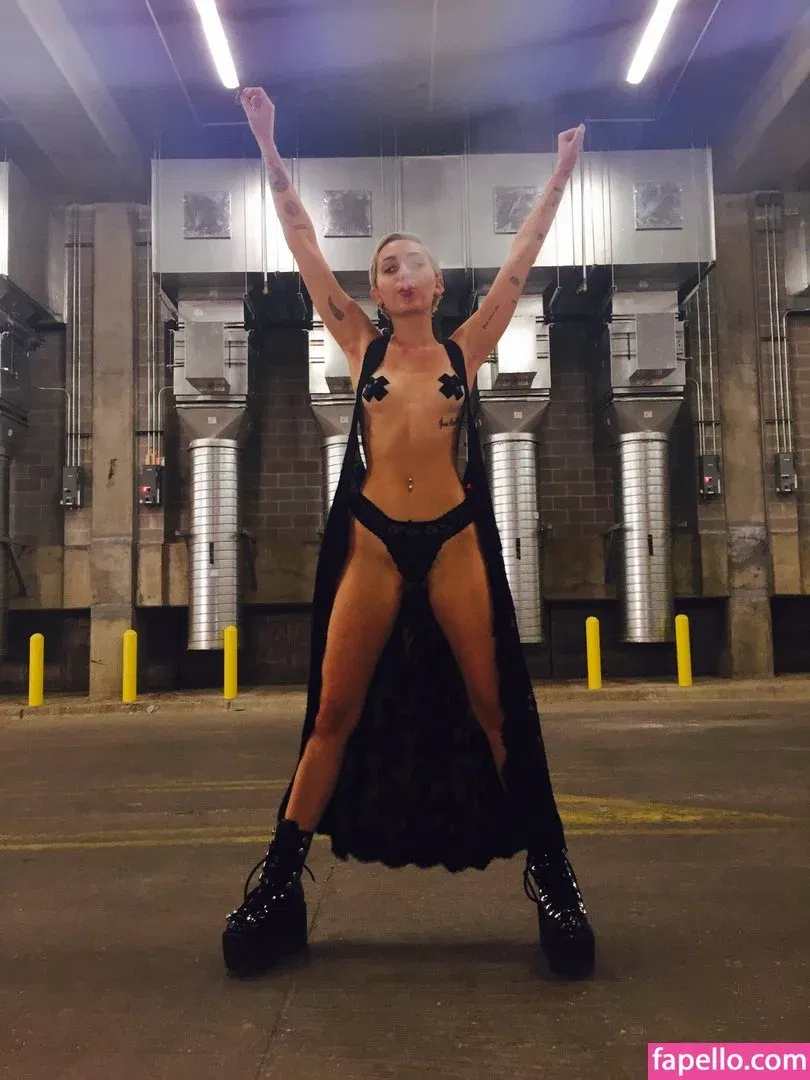 Miley Cyrus Onlyfans Photo Gallery 