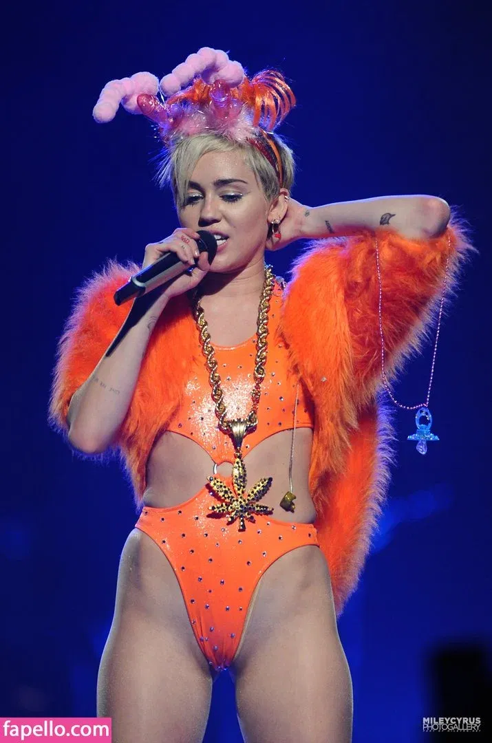 Miley Cyrus Onlyfans Photo Gallery 