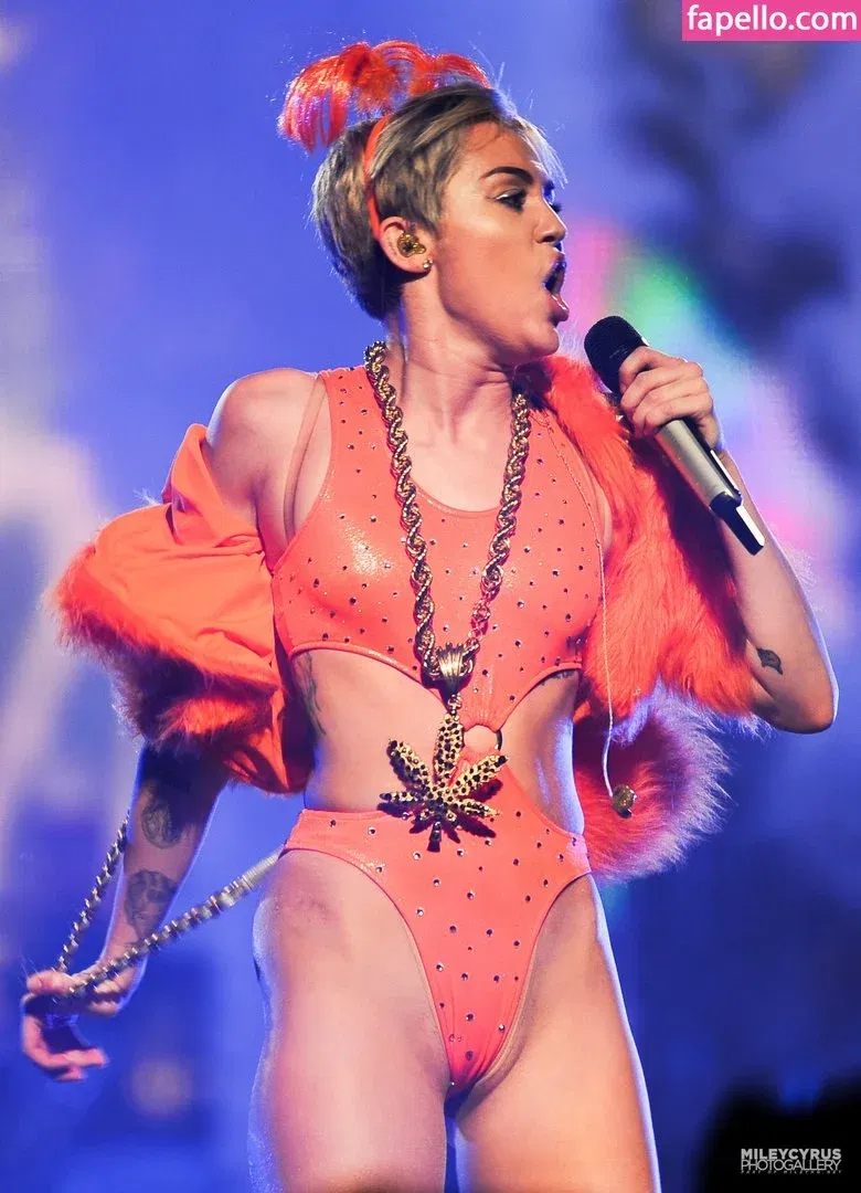 Miley Cyrus Onlyfans Photo Gallery 