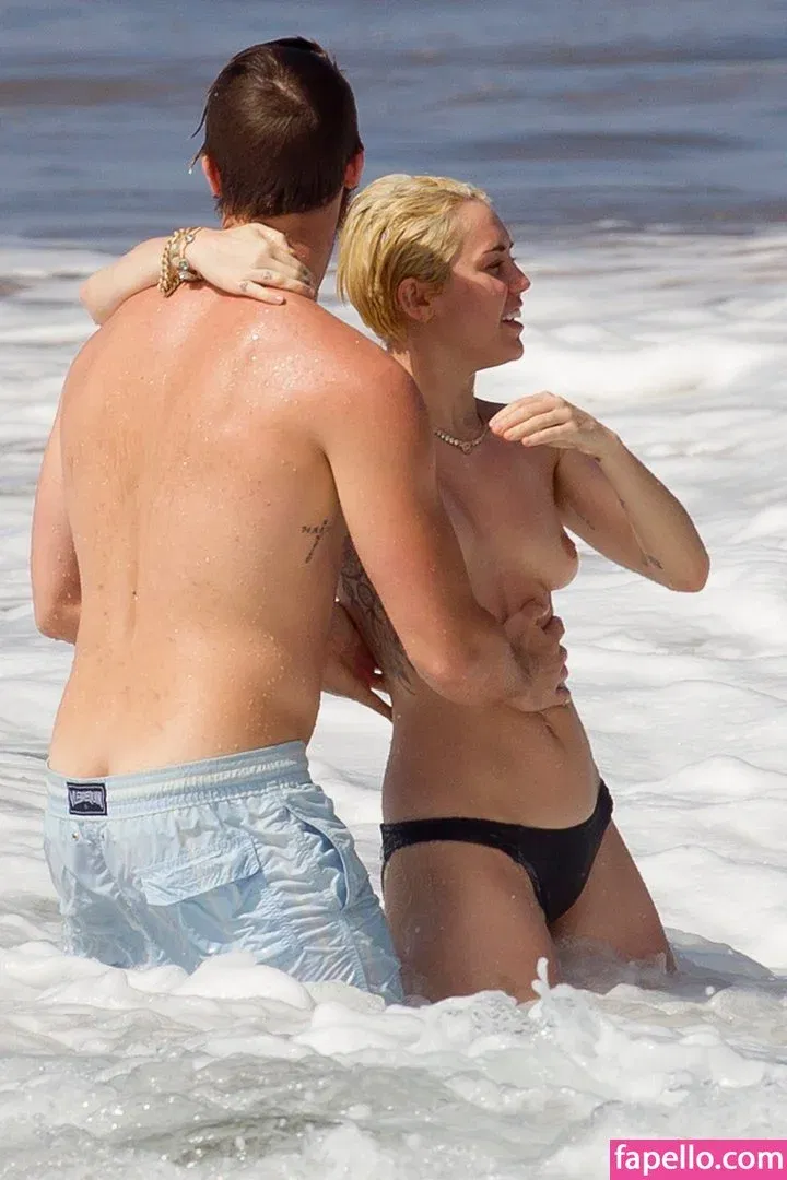 Miley Cyrus Onlyfans Photo Gallery 