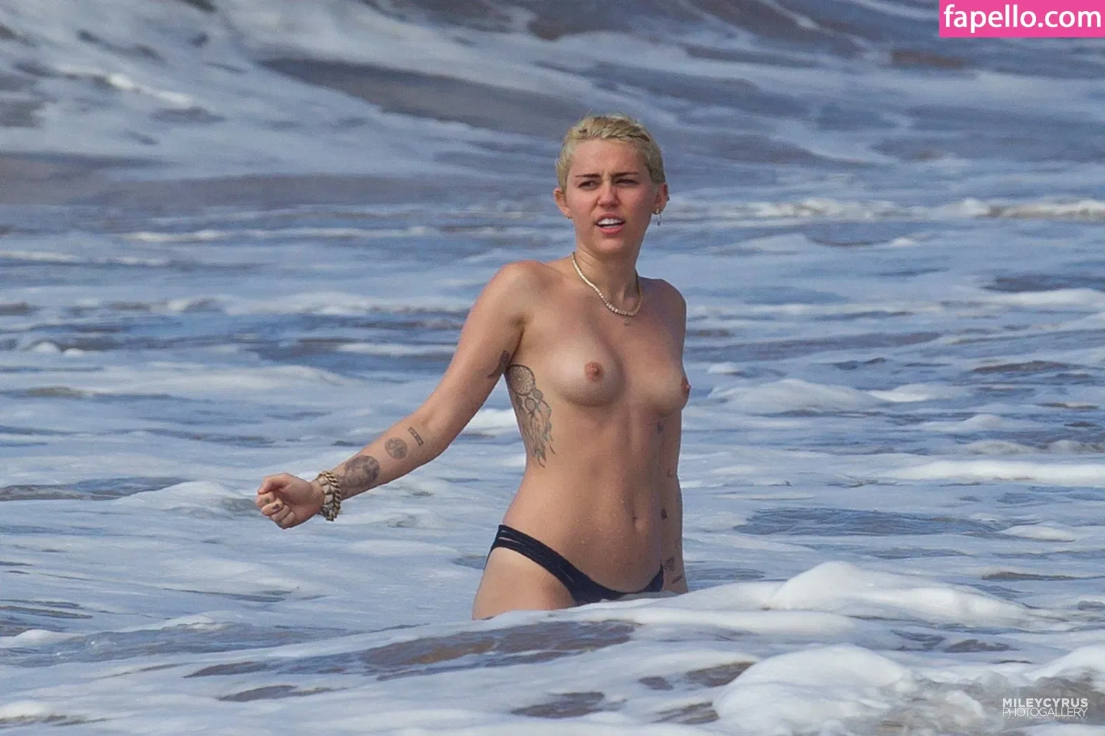 Miley Cyrus Onlyfans Photo Gallery 