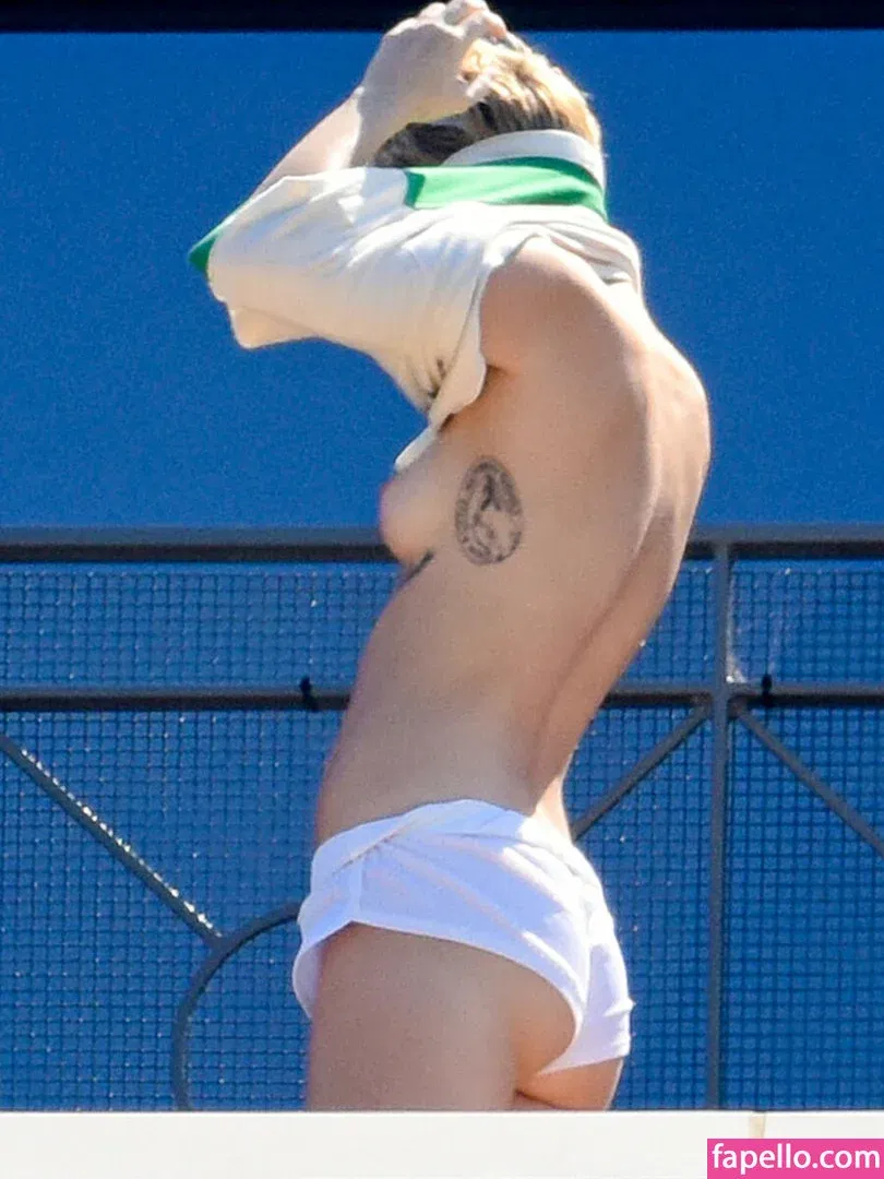 Miley Cyrus Onlyfans Photo Gallery 