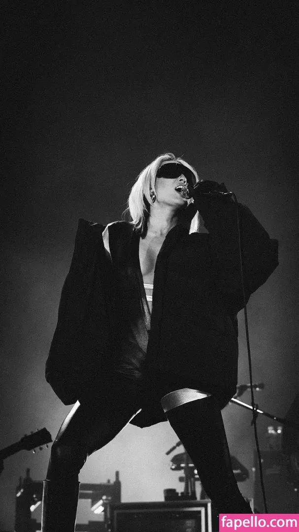 Miley Cyrus Onlyfans Photo Gallery 