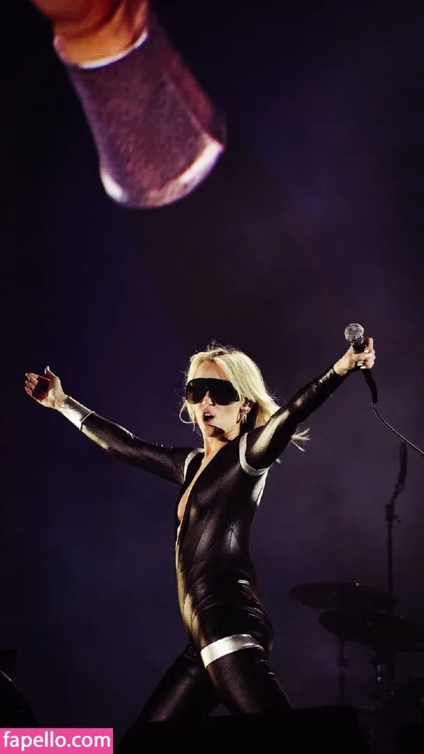 Miley Cyrus Onlyfans Photo Gallery 