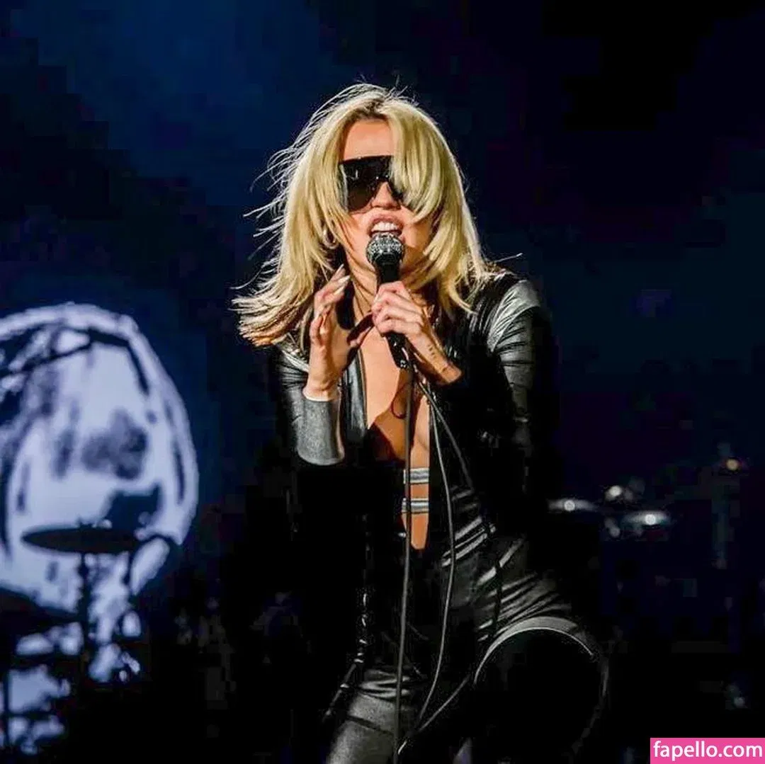 Miley Cyrus Onlyfans Photo Gallery 