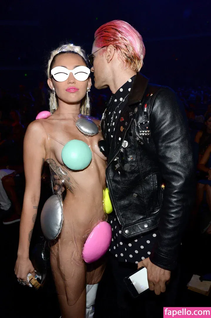 Miley Cyrus Onlyfans Photo Gallery 