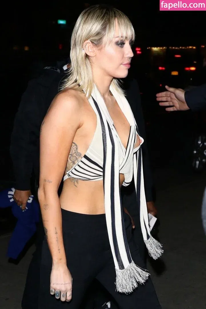 Miley Cyrus Onlyfans Photo Gallery 