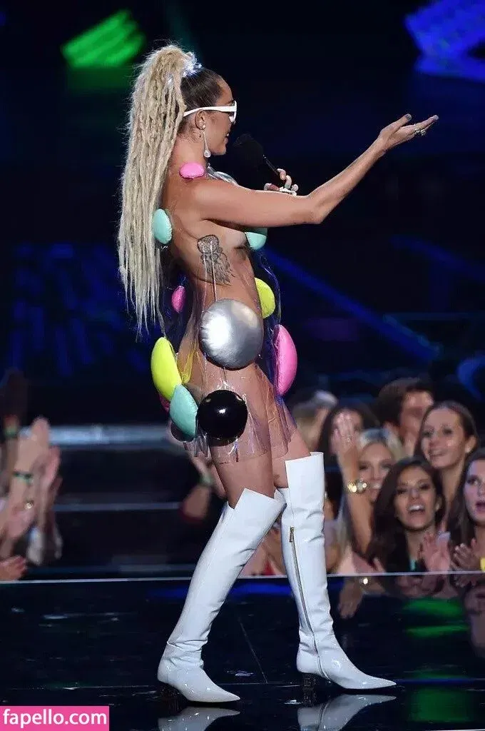 Miley Cyrus Onlyfans Photo Gallery 