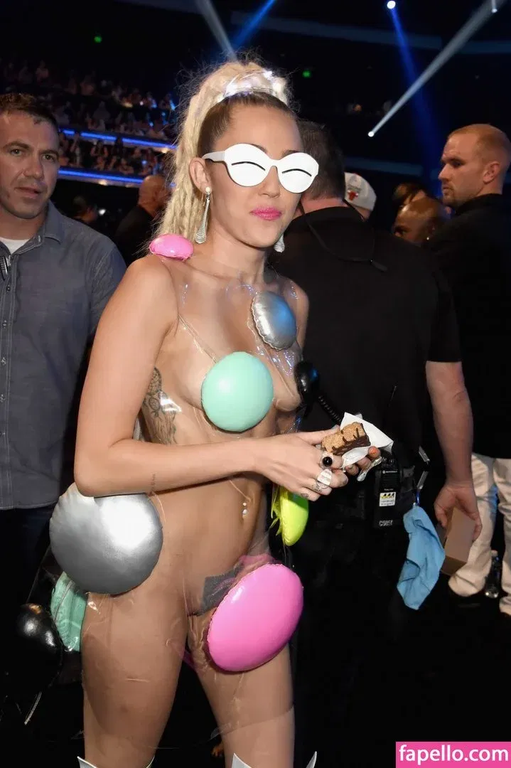 Miley Cyrus Onlyfans Photo Gallery 