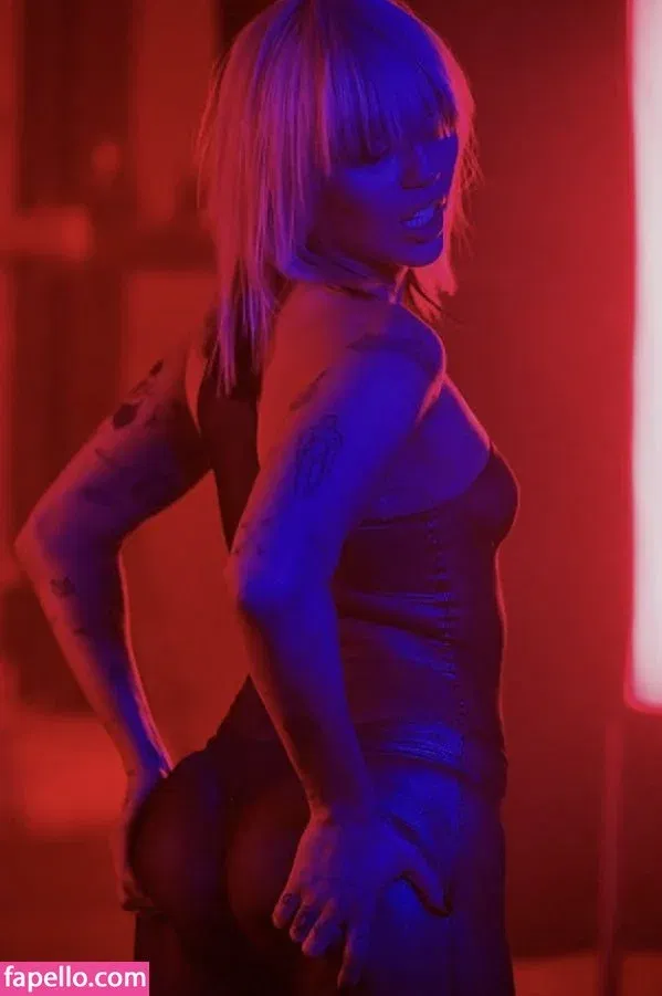 Miley Cyrus Onlyfans Photo Gallery 