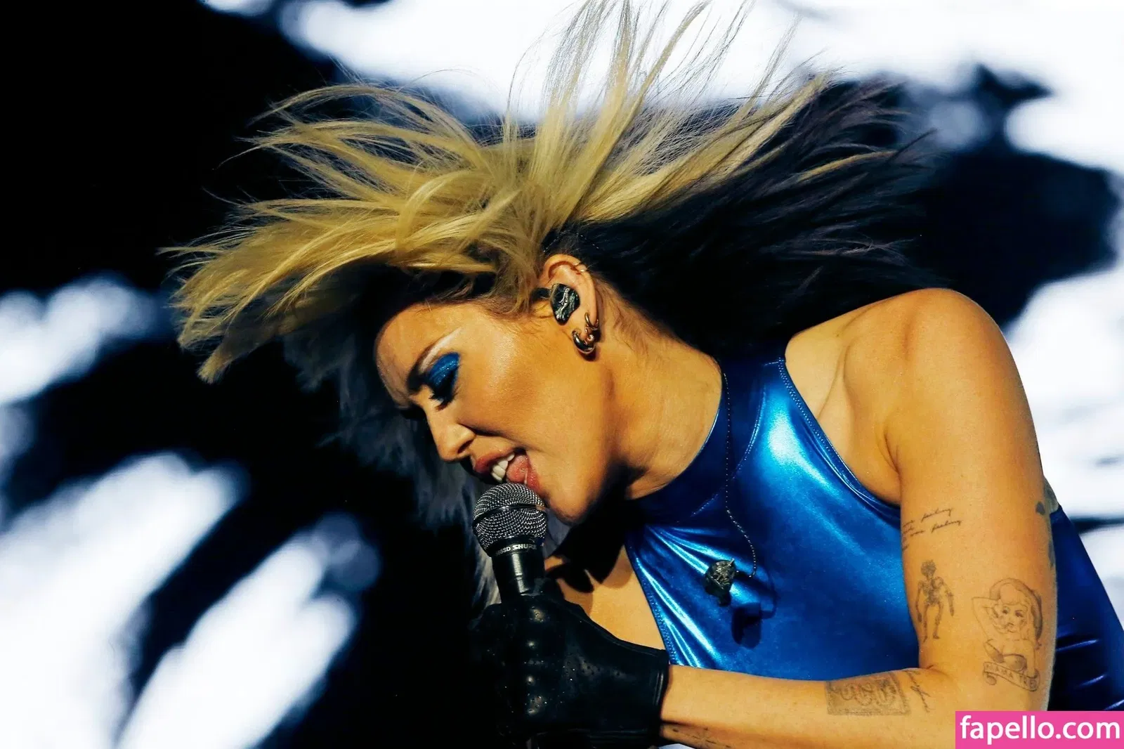 Miley Cyrus Onlyfans Photo Gallery 