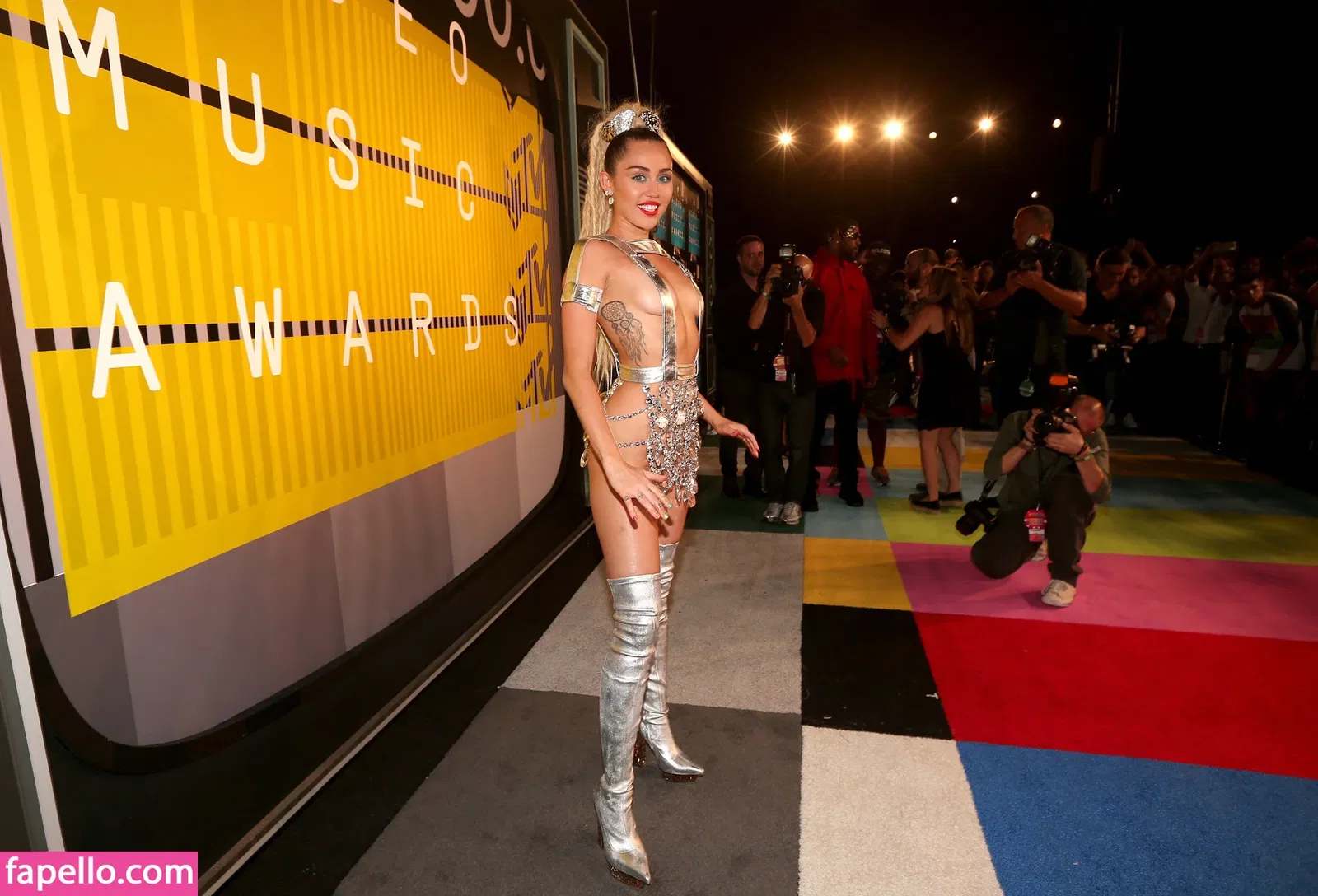 Miley Cyrus Onlyfans Photo Gallery 