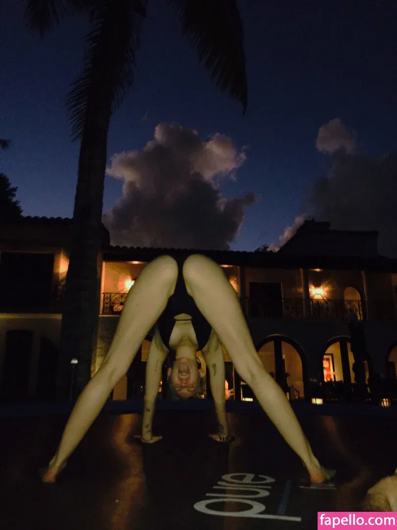 Miley Cyrus Onlyfans Photo Gallery 